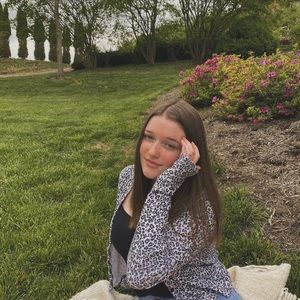 Meet your Posher, Lauren